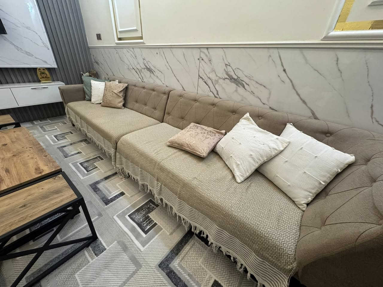 ديوان 18 مقعد للبيع نظيف كلش مكاني بغداد حي اور 
***********
