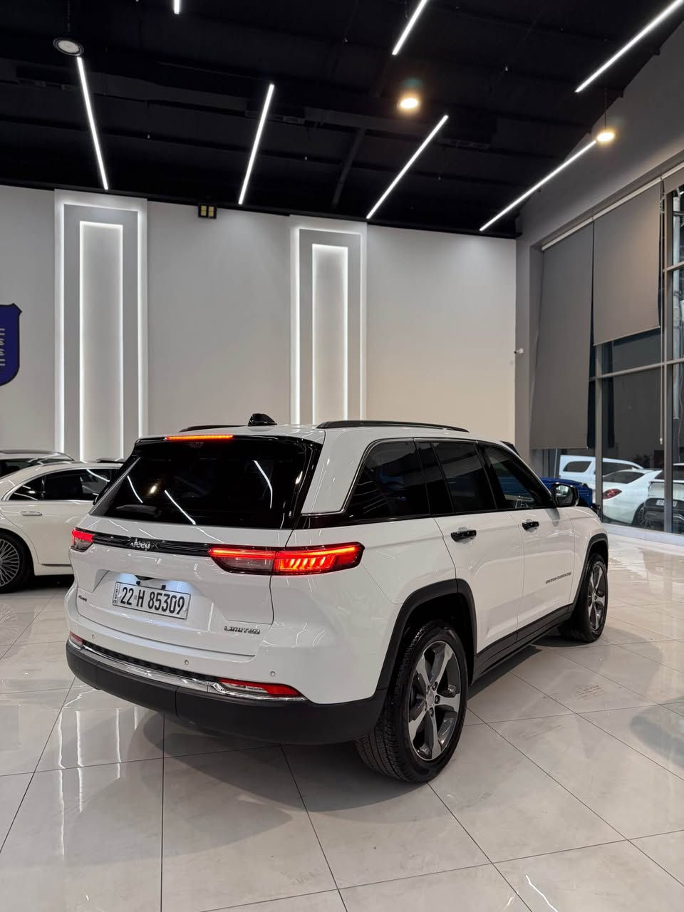 Jeep grand cherokee 2023 خلیجی 
‎مۆدێل ٢٠٢٣ 
دشبول ۳ شاشة صفر شريكة هارلم 
 35  هەزار مایل ڕۆیشتووە ‎مواسەفات لیمیتید بلاس
پانۆرما ناو زەرد
‎کامێرەی دواوە سندووق کارەبای 
‎حەساس گەرم کردنەوەی کوشن 
‎بەسمە دیاری کردنی خێرای 
‎ئاوێنەی تەنیشت ئیشارەت ڕاداد 
‎8 پەڕەشووت لاید لید 
‎شاشەی داشبۆرد 
‎٤ مۆدێل لێخوڕینی هەیە 
‎شەخال دەبڵ ئەکسل 
‎کوشن جلد کوشن کارەبای 
‎کوشن خەزن کوشنەکانی دواوەش گەرمن ناودەرگاکانی لیدن تەبرید مەرکەزی لە کوشنی دواوە تەحە کووم بە گەرمی و ساردی دەکرێت
‎سەیارەکە بي بۆیاخ و ساردە زۆر جوان ماوەتەوە کامل  گاعی بیلاد دانراوە بۆە دوو بەسمەی ماوە  

‎390$  مەعمەلا 
*********** whats app أربيل, العراق
