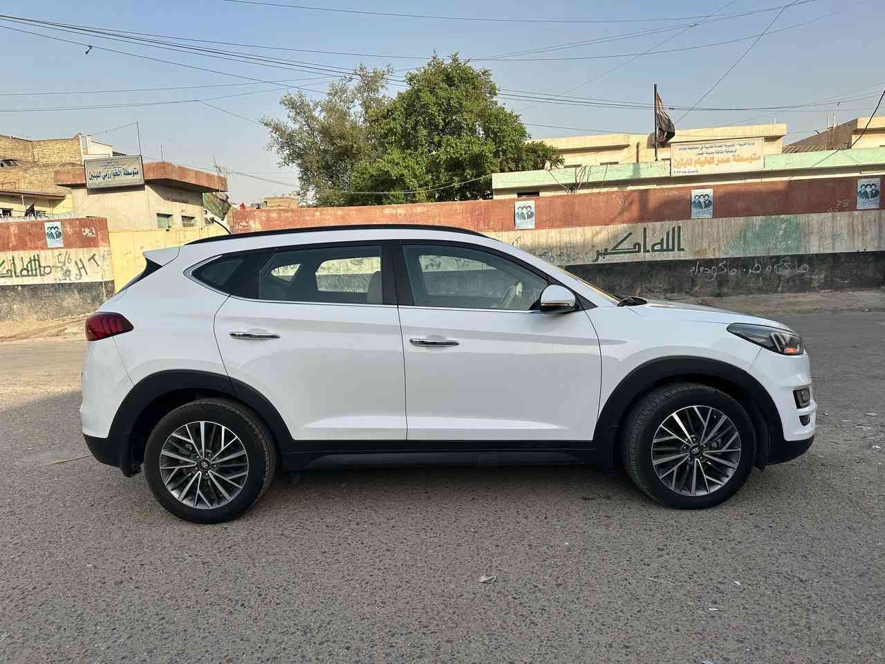 سلام عليكم توسان 2019 خليجي
لون ابيض  رقم بغداد فول موصفات 
 دعامية خلفية مبدلة 
صور سونار مرفوقة في المنشور 
السعر 189
الرقم ***********
واتساب 
بغداد مدينة الصدر 
ما متوفر ع فيس
