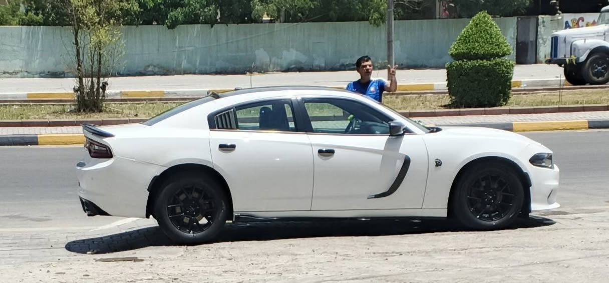 جارجر 2019 sxt رقم انكليزي السيارة خير من الله ماشية فوق ال 60 ميل حادث جاملغات خلفية العنوان حي اور السعر 220 ***********
