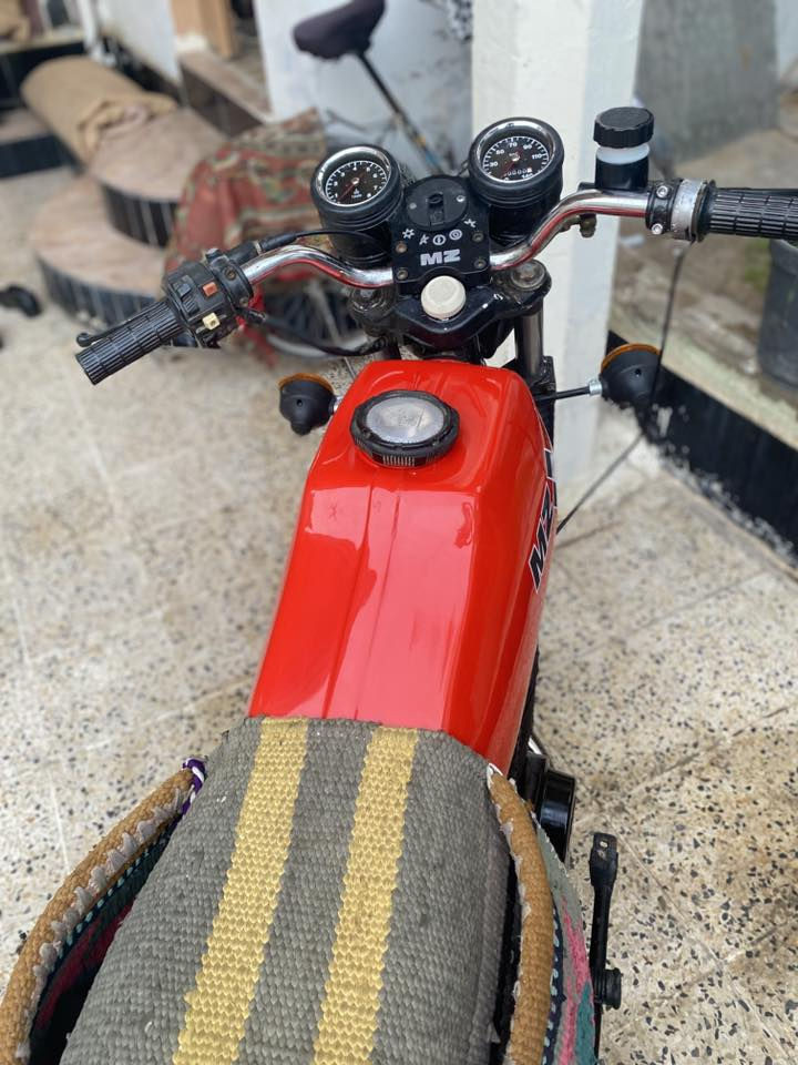 سلام عليكم دراجة امزد 82 للبيع مقدم دسك دراجة نضيفة اكثر من الصور كهربائيات كلة شغالة دراجة ناعمة خير من الله رقم و سنوية ابيع بدون مكاني ديالى سعر 2100 مليونين و مية  رقمي (***********)
