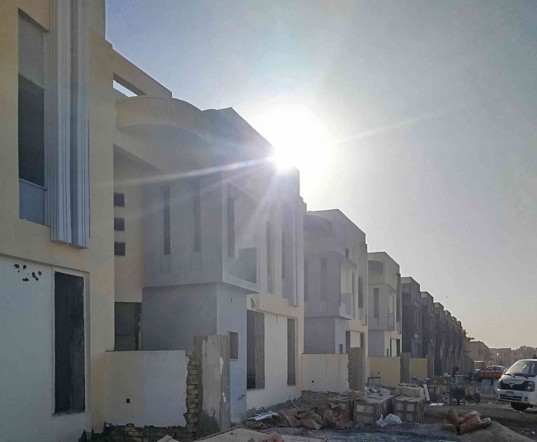 دار للبيع في مجمع الدره الأطباء العنوان مقابل مديرية التربيه الجديده
كونكريت مسلح ٢٠٠ متر طابو صرف طابقين الطابق الأول غرفه وصاله واستقبال وصحيات خارجيه وداخليه وصحيات مدخل الاستقبال منور عدد٢ حديقه كراج سياره الطابق الثاني ثلاثة غرف نوم وصاله وصحيات مقدمه ٥٠ والباقي على الاقصاد الشهري  للاستفسار الاتصال على الرقم ***********

