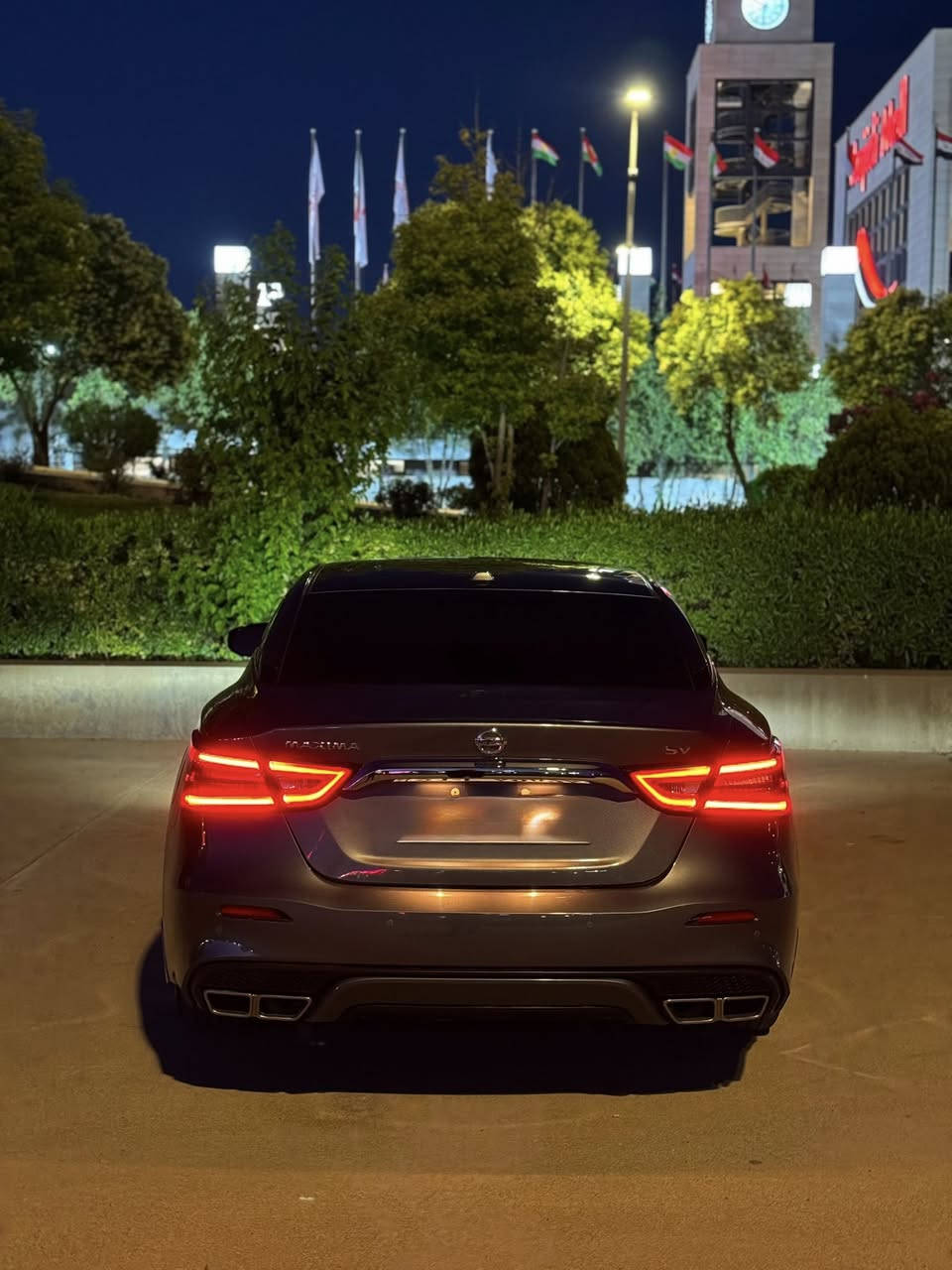 للبیع ✅📦‎  nissan maxima (2022)
‎ (SV)
سعر 137 ورقة و شوية مجال 
‎محرك V6 حجم 3500 
‎ المواصفات : بصمه 
‎أنظمة قيادة ايكو سبورت نورمال
‎كشنات جلد
                                              رادار امامى و                                                        و                       حساسات امامى و خلفى
‎كشن كهرباء سائق + سكن
‎كشن هيتر سائق + سكن
‎كاميرة خلفية ‎شاشة كبيرة
‎ويل حجم 18
‎تشغيل عن بعد 
‎تحكم جامات عن بعد
‎كروز سرعة تحكم ستيرن 
‎اشارات ترحيب منظومة زنون أصلية 
‎ليدات امامية
‎ماوس تحكم شاشة
‎ وبصمة ابواب وباقي المواصفات معروفة 
‎تايرات جديدة وباتري جديد 
‎ مكينة گير تبريد كهربائيات كلها مكفولة بشرط بجم امامى و خلفي كبس بدون شانصى 
الضرر  : فقط ربع بونیت بدون دواخل بشرط 
سعر (137)  شوية مجال 
                                      مكان سيارة / اربيل
                   ☎️ رقم تيلفون:***********

