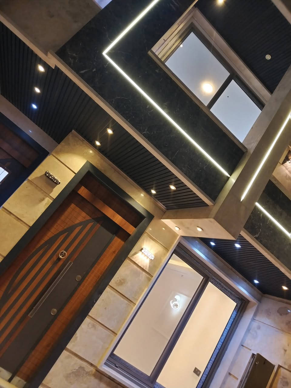 تحيه طيبه
للبيع في حي الحسين

بغداد
تـــــم جمع ما بين الحداثة والرصانة

بيت 150 م
٤ غرفه نوم
غير مستعمل
حديث
٥٣٥ مليون

***********
واتساب

حكمة اليوم :

الحياة مستمرة سواء ضحكت أم بكيت فلا ، تحمل نفسك هموما ، لن تستفيد منها ، القلق لا يمنع ألم الغد ، لكنه يسرق متعة اليوم ...
