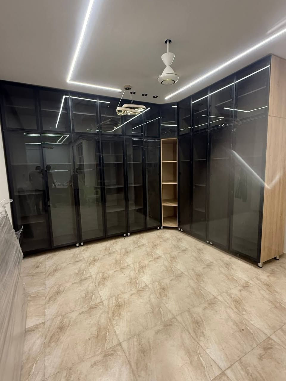 عمل كافه ديكورات لصالونات الحلاقه حسب طلب حسب تصاميم  يوجد اكثر من ٥٠ تصميم الي يعجبكم عنوان بغداد حي العدل واتساب *********** كافه المطابخ والغرف النوم وادرسنك روم
