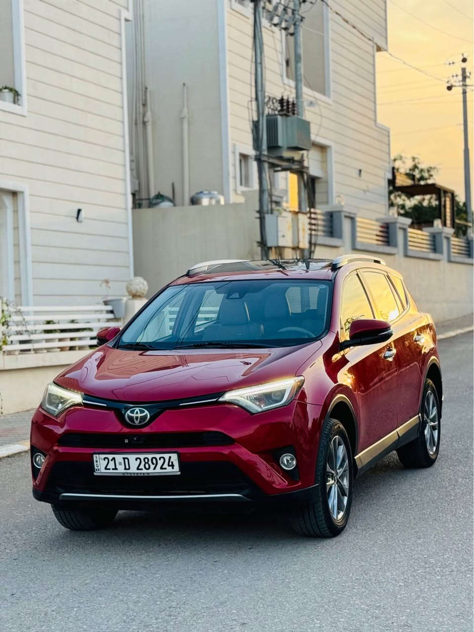 سلام عليكم 
للبيع تويوتا راف فور RAV4
موديل 2017
ماشيه 66mil
موصفات سيارة لمتد يعني فول فول فول 
خمس كاميرات 
كوشنات جلد 
كوشنات هيتر 
رادار امامي و جانبي 
كوشن خزن 
صندوق كهربائي جك 
سيارة بيه كومة موصفات 
حادث سيارة جاملغ و باب سكن مبدلات بيلاديات بدون صبغ يعني سيارة تاخذة اب شرط بدون صبغ و ايرباك و دواخل رقم و سنوية جديدة شرط كير و مكينه
سعر سيارة:176 
مكان سيارة :خانقين 
رقم موبايل :***********
رقم شاصي و شونار مرفوق ب منشور خناقين, ديالى
