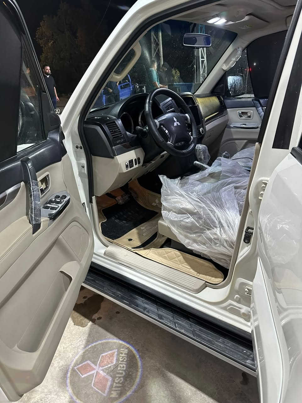 باجيرو للبيع مديل
 13 سياره جديده  حبتور مرحك كير كفاله حجم  3500
ماشيه 110 
*********** هذا رقم صاحب سياره
