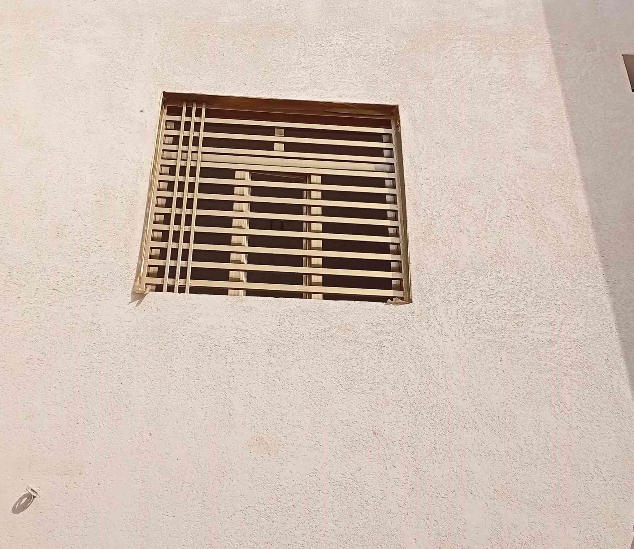 صباغ شبابيك سعر واحد 18 الف اتصل ع رقم ***********
