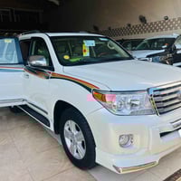 لاندكروزر 2015   محرك 6 سلندر  8 ايرباك   حساس+ كامره   جلد   ماشيه 16...