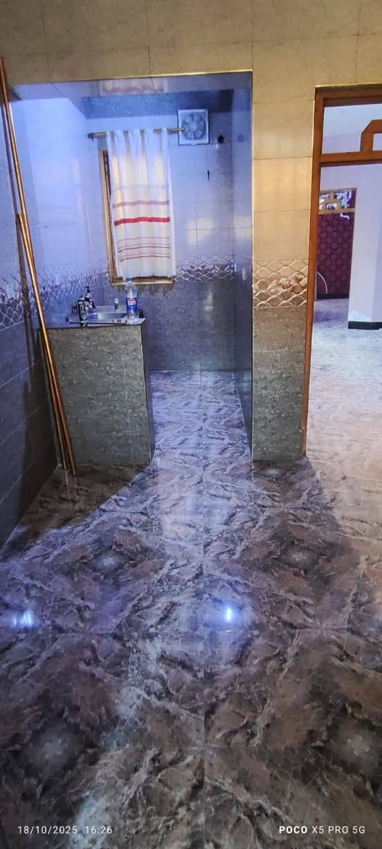 مكلف بالنشر
بيت للايجار في ضباط السريع رابع فرع خلف الجامع مساحه 150متر بيت كامل مواصفات مثل ما موضح بل فيديو  ارضيه سيراميك بل كامل طابق واحد مكون من غرفه كبيره وصاله كبيره ودوانيه كبيره مناور ثنين صحييات كامله سيراميك بدل الايجار 350الف قفل للاستفسار الاتصال على الرقم بي واتساب ***********
