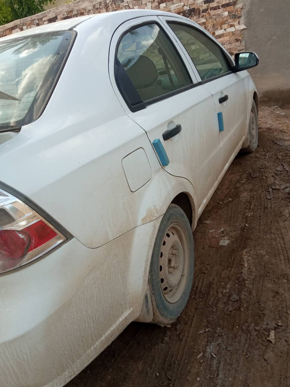 السلام عليكم افيو موديل 2011 خليجي محرك 1600 كير اوتماتيك جام كهربائي بيه مكانات صبغ  سيارة حلوه وجاهزه للبيع او المراوس بسياره عاليه تخم تاير ياتري تدفئه وتبريد كهربائيات كله شغاله السعر المطلوب 68 ورقة للاستفسار الاتصال على الرقم *********** واتساب موجود
