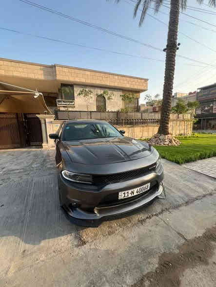 السلام عليكم 
متوفر جارجر  
🚀محرك 3600 /v6 موديل2018
🚀السياره ليبل واحد وتحتوي على بارد
🚀السياره تحتوي على رصعات خفيفه غير ملحوضه(حالوب) حالوب العراق وليس امريكه    ايرباكات كله سليمه
وضرر السياره بسيط مرفق في الصور 
السياره مصروف عليها هوايه من صدر تايرات مكينه كير منضومه بانزين ادامه 
مواصفات السياره 
السياره تحتوي على دعامياتsrt
وتحتوي على منضومه زنون 350$
وتحتوي على لحيهsrt
ودفيوزر srt
 ممشا السياره:46mحقيقي
كشنات مخمل
سستم صوت سماعات دمام 
حساسات خلفيه
كشنات كهرباء  حضن
شاشه 
تحتوي على حساست خلفيه 
رقم بغداد جديد شبه مميز
والواقع احلا من الصور 
والسياره استخدام شخصي
 للستفسار:***********
العنوان بغداد زيونه
السعر 218 بيه مجال
