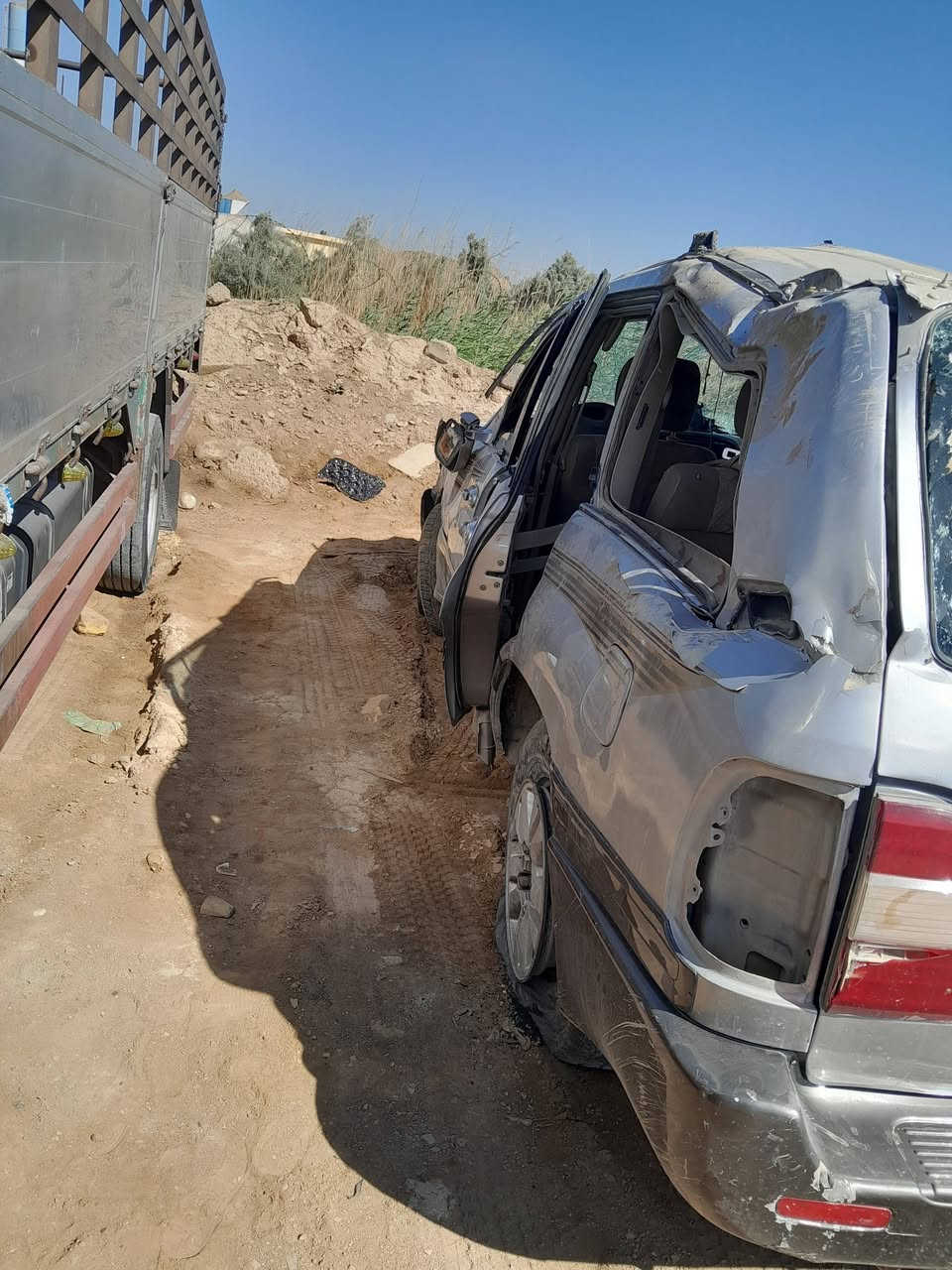 سلام عليكم لاند كروز 2002 للبيع سياره كوم حديد مثل ماتشوف بعينك مكان السيارة واسط قضاء الموفقيه اللي يستفسر عن سعرها هذا رقمي ***********
