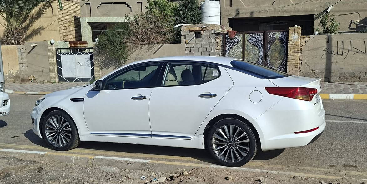 كيه اوبتمه موديل 2013 خليجي رقم نجف دولي سنويه جديده
مكينه 2000 دوش. السياره جاهزء مكينه كير ع وضع الشركه تخم تاير دوشمة 
حداديه أمامية  وخلفية جديد السياره مكفولة 

سعر 137 وبيها مجال 
العنوان واسط قضاء الحي 

***********
