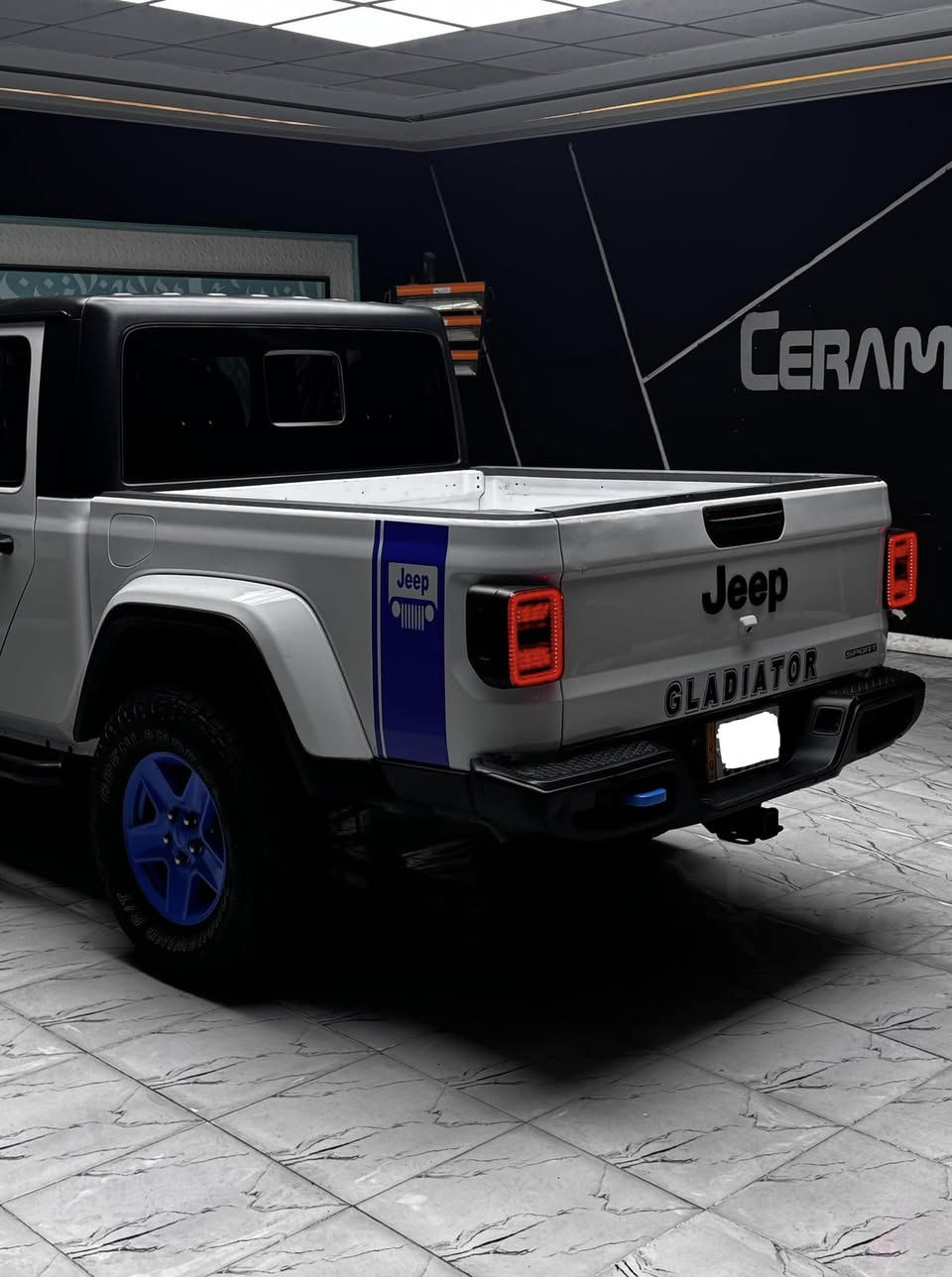 السلام عليكم 

للبيع فقط بدون مراوس 

جيب كلاديتور 2021 

رقم بغداد بإسمي تحويل مباشر

محرك 3.6 بانزين كير ومكينه كفاله 

السياره مكفوله من الصبغ والتبديل والايرباك 

بارد بسيط بقبق البدي شبر 

المواصفات 

شاشه 
كامره خلفيه 
تحكمات ستيرن
مثبت شرعه 
تبريد قطعتين 
جام كهرباء 
فور ويل لوو كير
اوتوماتيك
سقف فايبر كلاس قابل للازاله
بصمة تشغيل 
تشغيل عن بعد 

عليها اضافات حلوه 
وادامه كامله 
جاهزه على اخر حبه نقص مبيها ترايها وين يعجبك

السعر 275 ورقه 

مكاني كربلاء  

***********

واذا متعجبك السياره نشالله تحصل اغاتها
