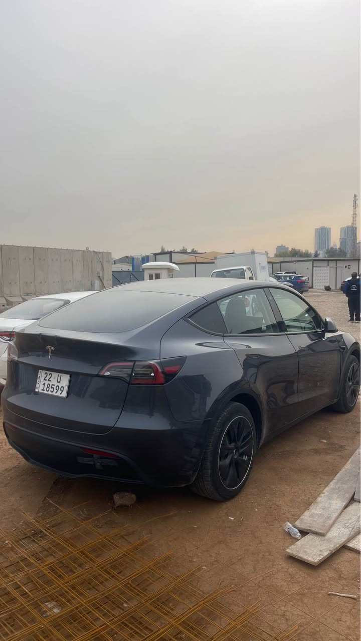 تێسلا مۆدێل Y ٢٠٢٣ 
٣٠ هەزار کیلۆمەتر ڕۆیشتیە 
یەک چاملغی سبوغە بێ ژوورێ بێ ئێرباگ
زۆر خاوێنە دەعامی لۆ دەعامی بە شەرتە یەک دینار مەسروفی تێدا نیە جاهیزە لە هەولێرە سەیارەکە
*********** أربيل, العراق
