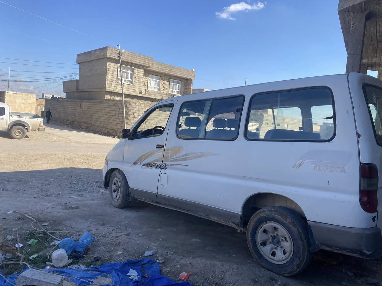 السلام عليكم.                                                         تيوتا هايس للبيع كير محرك خير من الله 
رقم بغداد فحص راعيها موجود مكفوله دوله وعشاير 
صدر نص عمر تايرات نص عمر داخلها نضيف والخارج مثل ما موضح بالصورة وكاعد 
السعر 28 وبيها مجال للطيبين 
للاستفسار ***********
