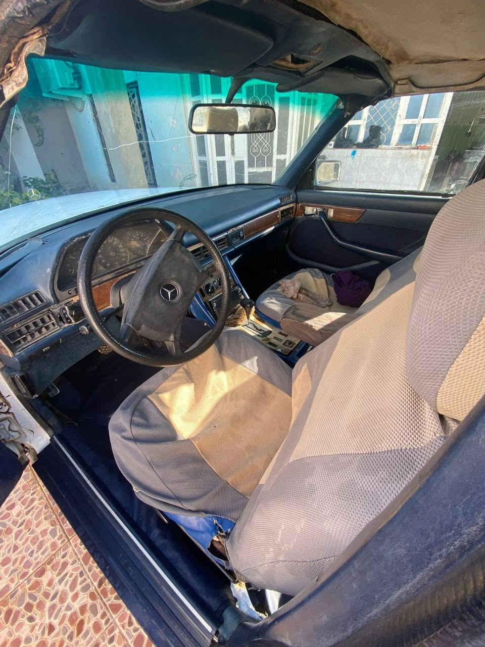 السلام عليكم مارسيدي للبيع او مراوس
مديلها 85
محرك بطه 
سعر 35وبيها مجال 
عنوان ديالى بعقوبه 
رقم الهاتف /***********
