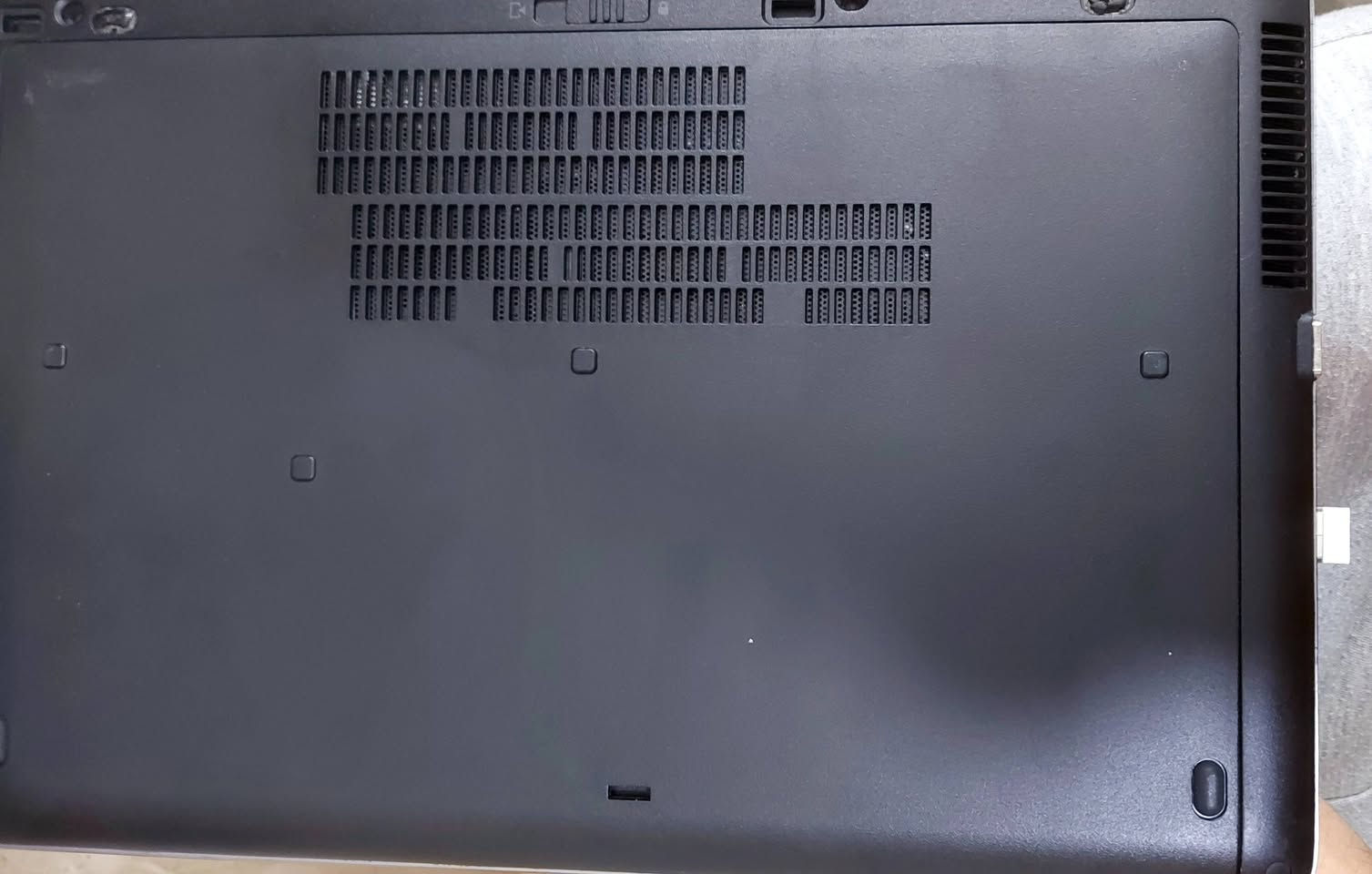 لابتوب مستعمل نظيف للبيع
لابتوب HP EliteBook 850 G1 نظيف جداً مستعمل وبسعر مناسب (للبيع)

​المواصفات:

​المعالج: Intel Core i5 (الجيل الرابع) - سريع للمهام اليومية والدراسة.

​الرام: 8 GB DDR3.

​الهارد: SSD 256 GB سريع جداً (الاقلاع بثواني).

​كرت الشاشة: يحتوي على كرتين؛ مدمج ومنفصل (AMD Radeon HD 8750M) يفيد للألعاب الخفيفة والتصميم.

​الشاشة: بحجم 15.6 بوصة مريحة جداً للعين مع كيبورد كامل.

​حالة الجهاز: [نظيف ومستعمل ، بطاريته تبقى أكثرمن٣ ساعات شحن اذا مفول شحن ].

السعر: [ 170 ألف  بيه مجال بسيط].

الموقع: [ في بغداد حي الجهاد]


**إذا كنت صاحب هذا الإعلان وتريد حذفه لأي سبب، رجاءا أرسل رسالة إلى الدعم الفني**