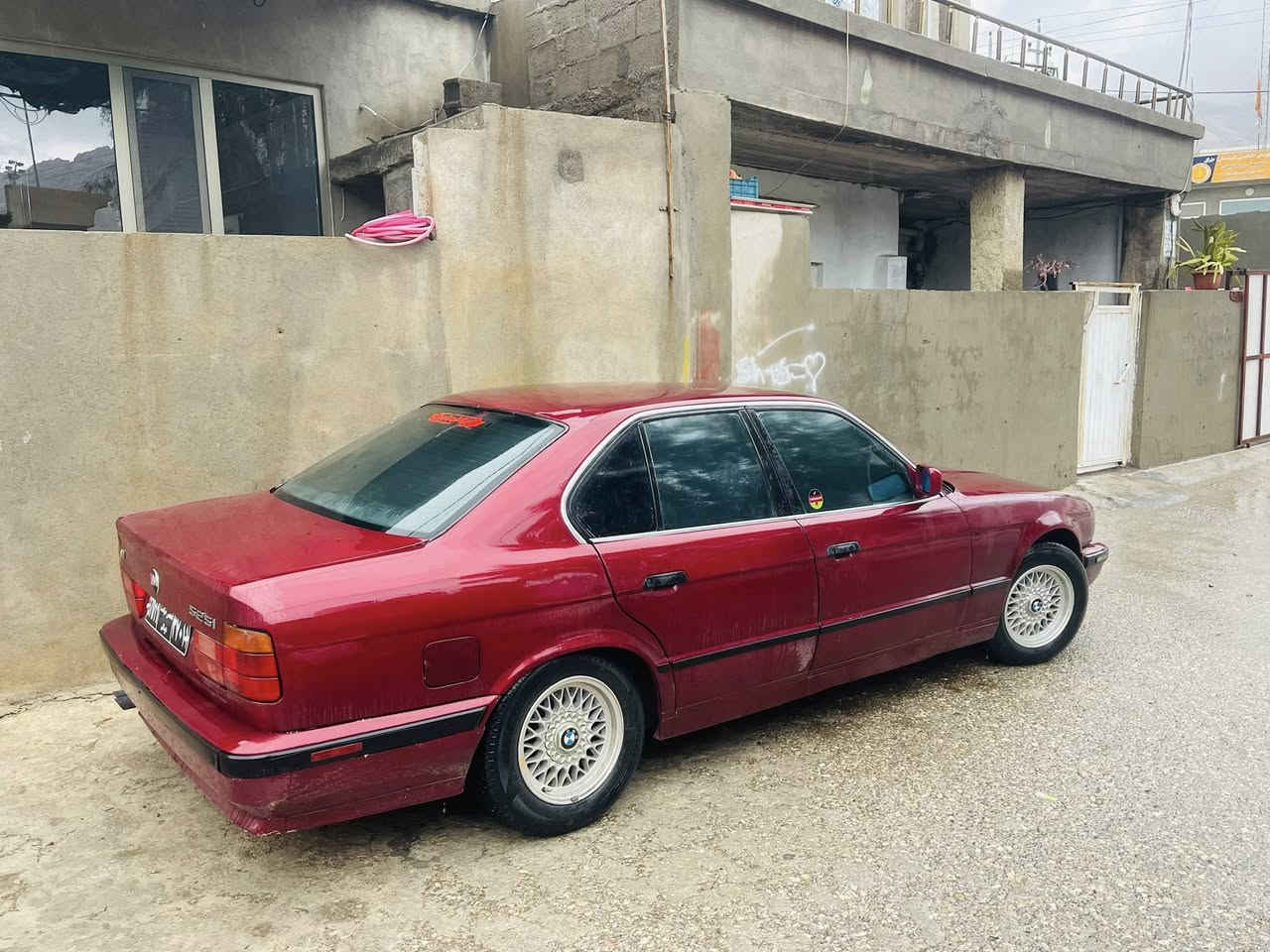 ماشااللە لە ماڵی هەموو لایەک نمونە لە جوانی
BMW
مەکینە 525 گێڕ عادی
مۆدێل 1993
گێڕو مەکینەوە کارەبای و ئەکسلی بەشەرت 
ماشااللە زۆر زۆر بە قوەتە
دەعمو لێدرانی نیە
موسو براوە بەشەرت
تەقەو ڕەقەی نیە زۆر تنوتۆڵە
دوو جام کارەبا
چوار تایەو ویلی لۆکی لە ژێرە
ناوی زۆر زۆر جوان و پاکە
سەنەویەکەی ون بوە پاکانەی بۆ دەرکراوە حاسیبەو ئەوەلیات بەشەرت
خوار هەموو بازاڕ 
32 گەلاو مەعامەلە
شوێن دەربەندیخان
ڕەحمەتت لێ بێ جوان بیخوێنەوەو ئەو کات نامە بنیرە لە خزمەتانام
***********
ڤایبەرو وەتسئەپی لەسەرە 
بچوکی هەموو لایەکم
