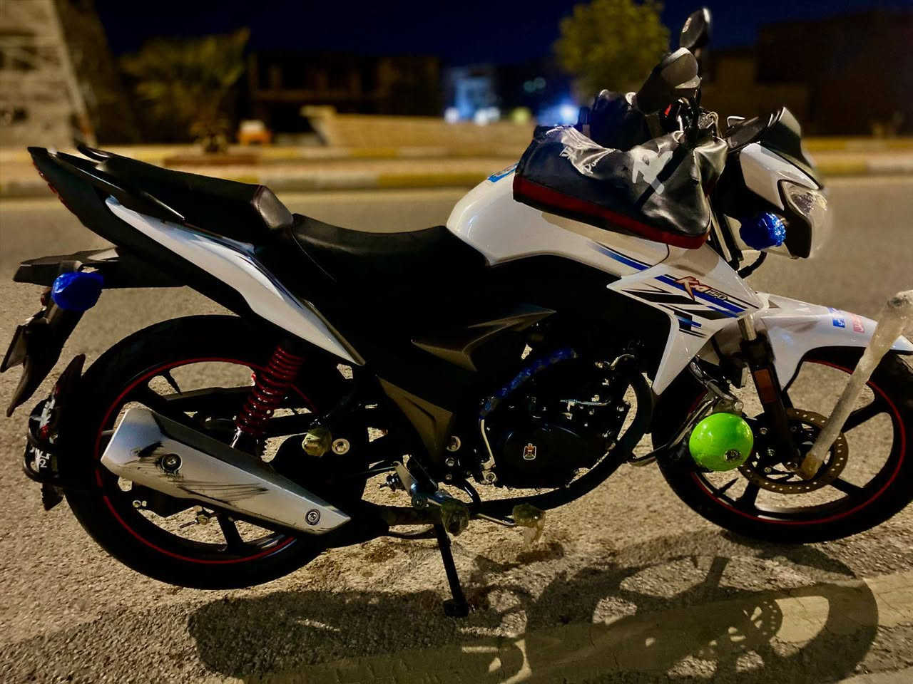 السلام عليكم موتور هوجي للبيع مقفول سجل وكامل موديل 23 مقفول وكامل المكان الرمادي القادسيه الثانيه قرب قسم البلدي ***********/  *********** السعر مالته 18 ونص وبي مجال موتور متعوب عليه
