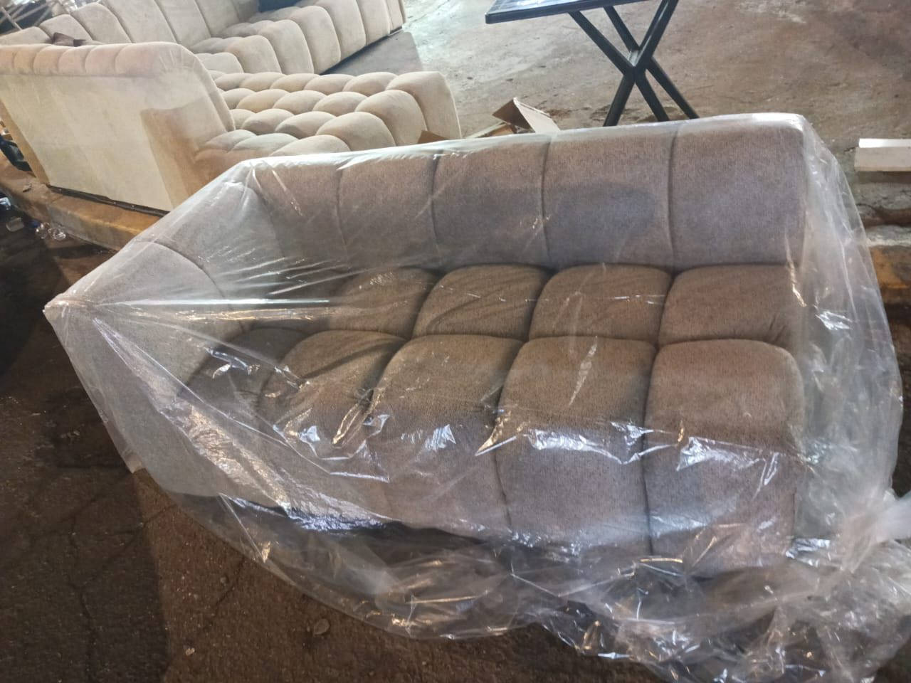 ديوان شغل عراقي قماش خاولي تصميم الببلز الجديد
الديوان كلش نظيف مستعمل تقريبا شهر واحد اخو الجديد 
القياسات 
القنفة 2:20 مترتين و20 سم
الديوان حرف L مجموع 6 مترات و 20 سم 

السعر 800 الف

المكان حي الجهاد التواصل على الرقم ***********
