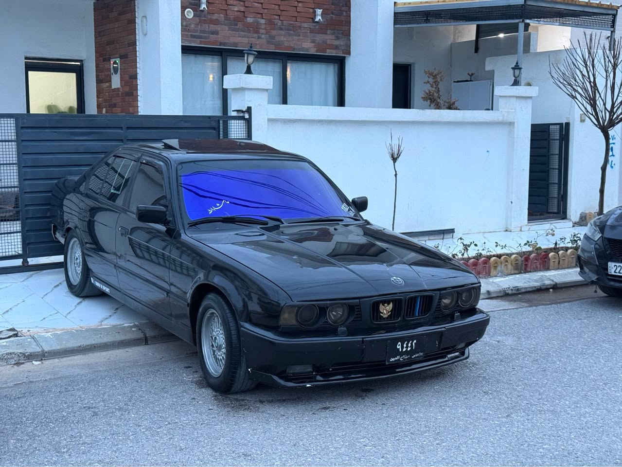 سەرەتا بەناوی خوای گەورە 
bmw 525 عادی
رەنگی رەشی قەتران بیدەعمو لێدرانە سەیارەکە چەکوچی بەر نەکەوتوە نەعجومی نیە سەیارەکە ئارمی هەلیرە ئارمو ئەوەلیاتی بەشەرتە ئەسلیە بوخارو دوکەلی نیە تازە رۆنی گیرو مەکینەو ئەکسلم گۆریوە تەقەو ڕەقەی نیە شوختی نیە فولل فولەە ٤ جام کارەبایە سلایدە ناوخورفە فۆرمیکایە تاقموەیاری مەزبوتە بەگلایتو شتی هەموو مەزبوتە سەیارەکە هی ماڵە هی مەحرەز نیە کاملل مەسروفە  سیستەم ئیمپیفایەری بۆبەستراوە هەموو سەماحەکانی مارکەیەوە تازە بۆم بەستاوە بۆ حەیب مەگەری گیرو مەکینەو ئەکسلی بەشەرتە ماشللە ٥٢٥ وا بەقوتو جوان کەم ماوە 
رەقەم ئاسیا ***********
کۆرەک***********
گەر مشتەری نیت بیزارمان مەکە رانية, السليمانية
