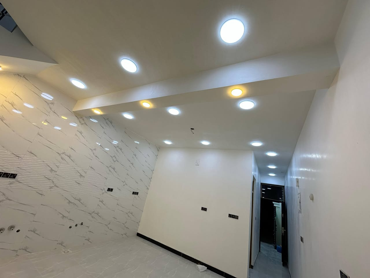 السلام عليكم
يعلن مكتب عقارات الزاملي عن بيع مشتمل 

في حي الخضراء زراعي مقابل ساحة البيع المباشر (وكفة الجمعه)شارع المخبز (افضل شارع من ناحية الخدمات كهرباء ماء مجاري كيبل ضوئي اناره )

تفاصيل المنزل 

المساحه 100م الواجه 5 نزال 20

الشغل مرتب ابواب تركيه  والواجهيه فوم يحتوي على حمام خارجي وداخلي و استقبال وهول مفتوح على المطبخ وغرفة نوم وبيتونه  كبيره 7 في 4.5 متر تصلح غرفه  ب اعتبارها مفصوله بالتاسيس // البيت جاهز 100‎%‎ 

السعر 65 مليون وبي مجال بسيط

للاستفسار اتصل على الرقم *********** 

(بناء 2025 )
