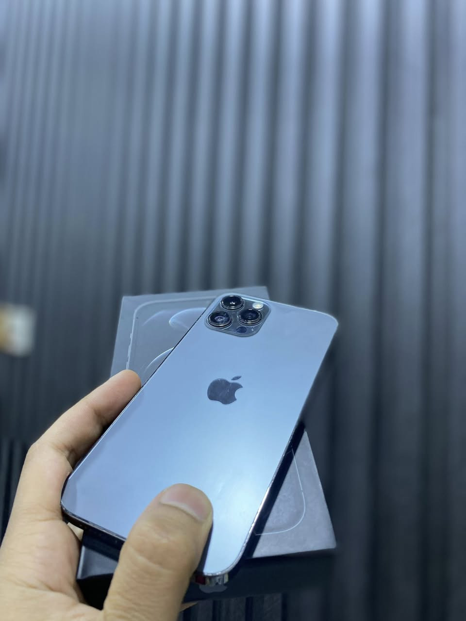 12 برو ماكس بطاريه 100 ذاكره 256 بيه فطر كلش خفيف بلگلاس جهاز نضيف كلش زلغ مابيه مكفول من العطل نت اتصال كامرات فيس ايدي كله شغال وياه كارتونه وشاحنه مكاني البصره الحيانيه *********** السعر 400 وبيه مجال
