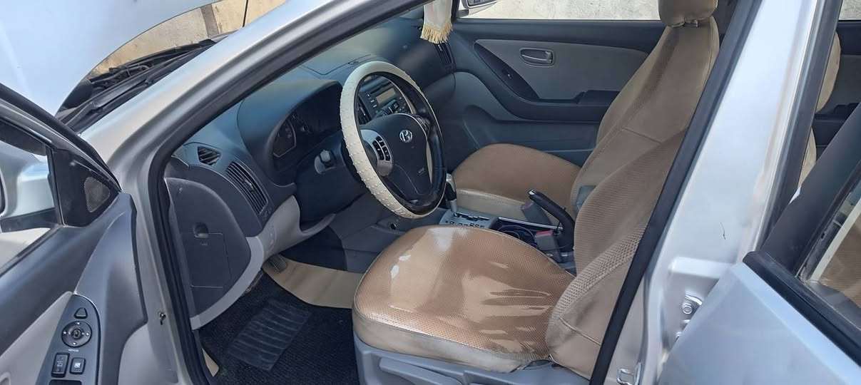 سلام عليكم ورحمة سيارا ادوات كصة جنطة فول مواصفات ما عدا التنتة العنوان بصرة ابي الخصيب السعر 38 وبيهة مجال ***********
