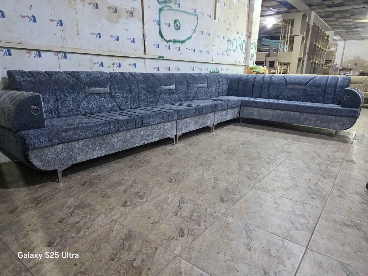 سلام عليكم 
ديوان 7 متر 11 مقعد  🛋️
خشب روسي 💥
سفنج مميز اول 💥
سعر مفرد ( 300 ) الف فقط 
سعر جمله (280) الف فقط و يوجد اسعار مناسبه لأهل المعارض 
مع 3 كوشات هديه 🎁
عنوان كركوك قادسية 
*********** 📞📞 كركوك, العراق
