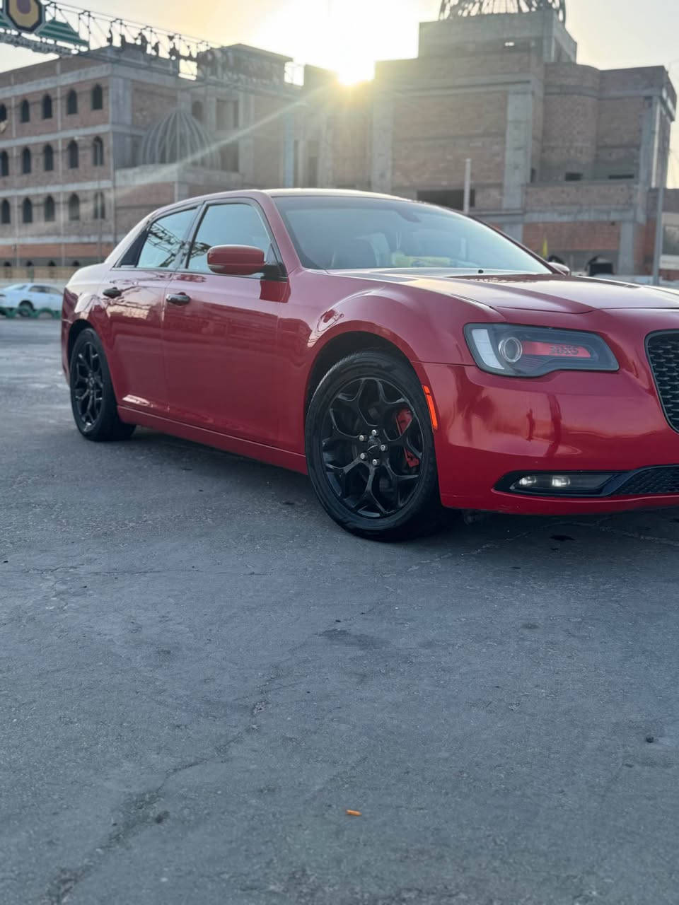 سلام عليكم 
سياره كلايسلر 300 أوباما موديل 2015 S اصل
فور ويل وملغي 
فول مواصفات 1/1
ضربتها اماميه بيها 
تبديل بنيد وجاملغ ورش الجاملغ الثاني
 رادار جانبي
شاشه كبيره 
كشنات تدفئه
شفتات استيرن
اشاير بالمرايه
فتحه بانوراما 
داخل جلد
كشن حضن
 لايتات زينون 
 سستم سماعات 
دمام بل صندوك

ويل 19 بلادي
محرك V6 3600
حداده وتايرات حالتهم جيده
السياره تحويل باسمي المشتري
مكان السياره البصره 
رقم ذي قار 
كفاله محرك وكير
السياره ماشيه 94.000 ميل

السعر 158 بيها مجال

رقم تليفون او واتساب *********** البصرة, العراق
