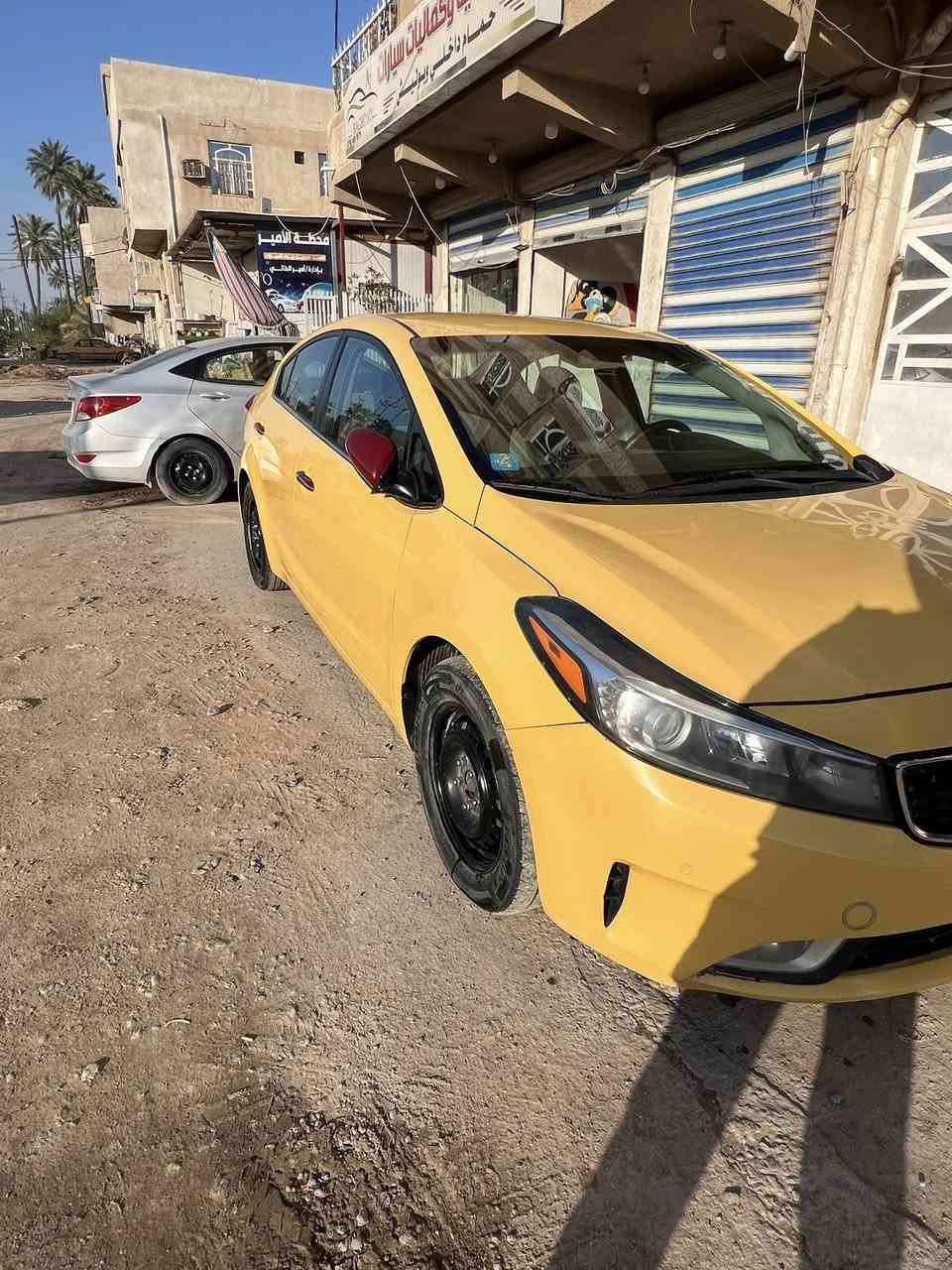 كلشي مذكور بلمنشور وصور تحجي 

سلام عليكم فورتي 2017 Sفول مواصفات  بصمه تشغيل شاشه جبيره دخول ذكي صندوك ذكي رادارات  بعد هواي بيها شغلات سياره جديده  كفاله مكينه كير تبريد بلاد سياره قطعه وحده بيها تبديل فقط باقي سياره كله ليبل واحد بدون اي دواخل سياره شرط سونار وهاذ سونار جديد مسويلها سعر السياره 125بيها مجال بسيط حك الجيه ليشوفه غاليه  سياره مو عربانه ماكو بنضافته مكاني كاظميه ***********
