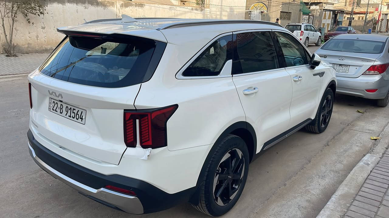 السلام عليكم ورحمة الله وبركاته 
للمراوس فقط بتاهو لون اسود من موديل ٢٠١٥ إلى ٢٠٢٠ 
سورنتو موديل ٢٠٢٤ ماشيه ٨٠٠٠ آلاف كفاله عامه من الشخط 
مواصفات السياره 
مكينه أربعه سلندر 
سبعه راكب 
كشنات ثلاث صفوف كهرباء 
تبريد ثلاث قطع 
دخول ذكي 
جنطه كهرباء + شفط 
بردات حفر 
سايد بريك دگمه 
شاشه كار بلي 
كاميرا خلفيه 
حساس امامي 
حساس خلفي 
تشغيل عن بعد 
بصمة أبواب 
بصمة تشغيل 
للاستفسار ع الرقم *********** ونفس الرقم بي وتساب
