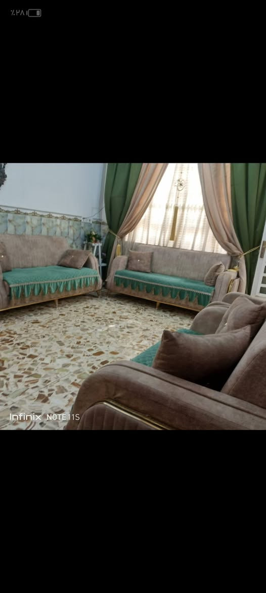 سلام عليكم بيت للبيع مساحه ١٠٠م واجهه ١٠م كربلاء قرب قنطرة السلام داخل فرع حلويات علي الشكرجي الي مقابل جسر المشاة يبعد عن الشارع العام ٢٠٠ متر و عن العتبة الحسينية ٦ دقائق بالسيارة البيت طابق واحد بناء ٢٠١٨ نظيف جدا احلى من الصور نوع العقار طابو زراعي سند ٢٥ السعر ٧٥ مليون رقم صاحب الدار *********** الحاج ابو زهراء
