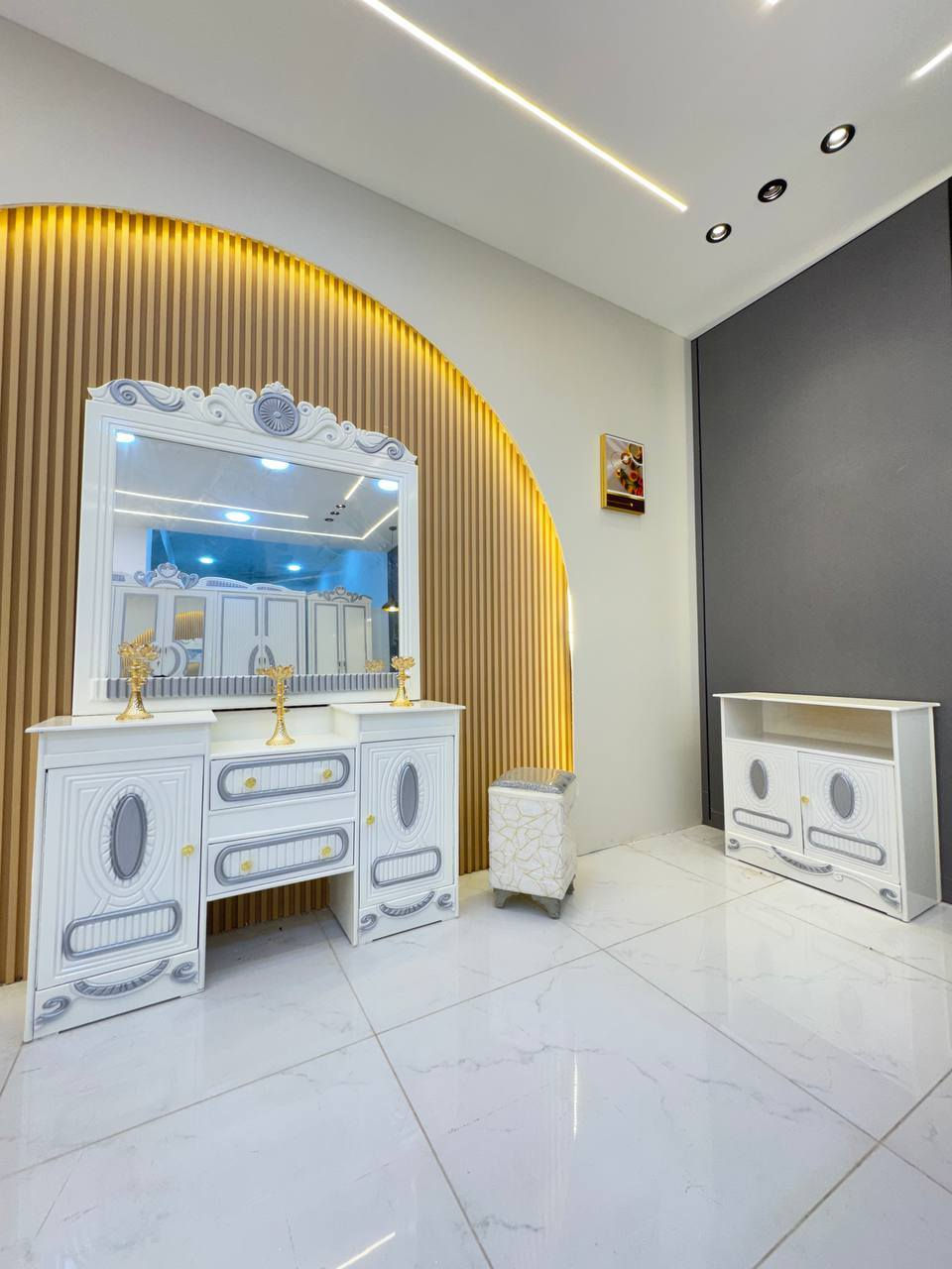 غرفة اخشاب  بسعر خاص 🔴

تخفيض جاهز للحجز 🔥

🔅تفاصيل الغرفة ....
صاج خارج ٤ملم ام دي اف 🔺
وداخل صاج ٣ملم 
صبغ مرمري درجة اولى 

عدد القطع  ٧ قطع 😍
🔺1 //جرباية  قياس  ١٦٠ × ٢٠٠ 
🔺//ميز جانبي ايسر قياس ٥٠
🔺2// وميز  جانبي  قياس ٥٠
🔺3// زاوية ارتفاع مترين عرض ٨٠
🔺4// وميز بلازمه  
🔺5//وميز مراية ارتفاع مترين عرض ١٢٠
🔺6// وكنتور ٦ باب  ارتفاع مترين و١٥ طول ٣ متر و١٥
القطعه الثامنه حسب طلب الزبون 
الشازلون العادي 50 الف 
الشازلون المخزن 75 الف 

الاستفسار اكثر خاص


**إذا كنت صاحب هذا الإعلان وتريد حذفه لأي سبب، رجاءا أرسل رسالة إلى الدعم الفني**