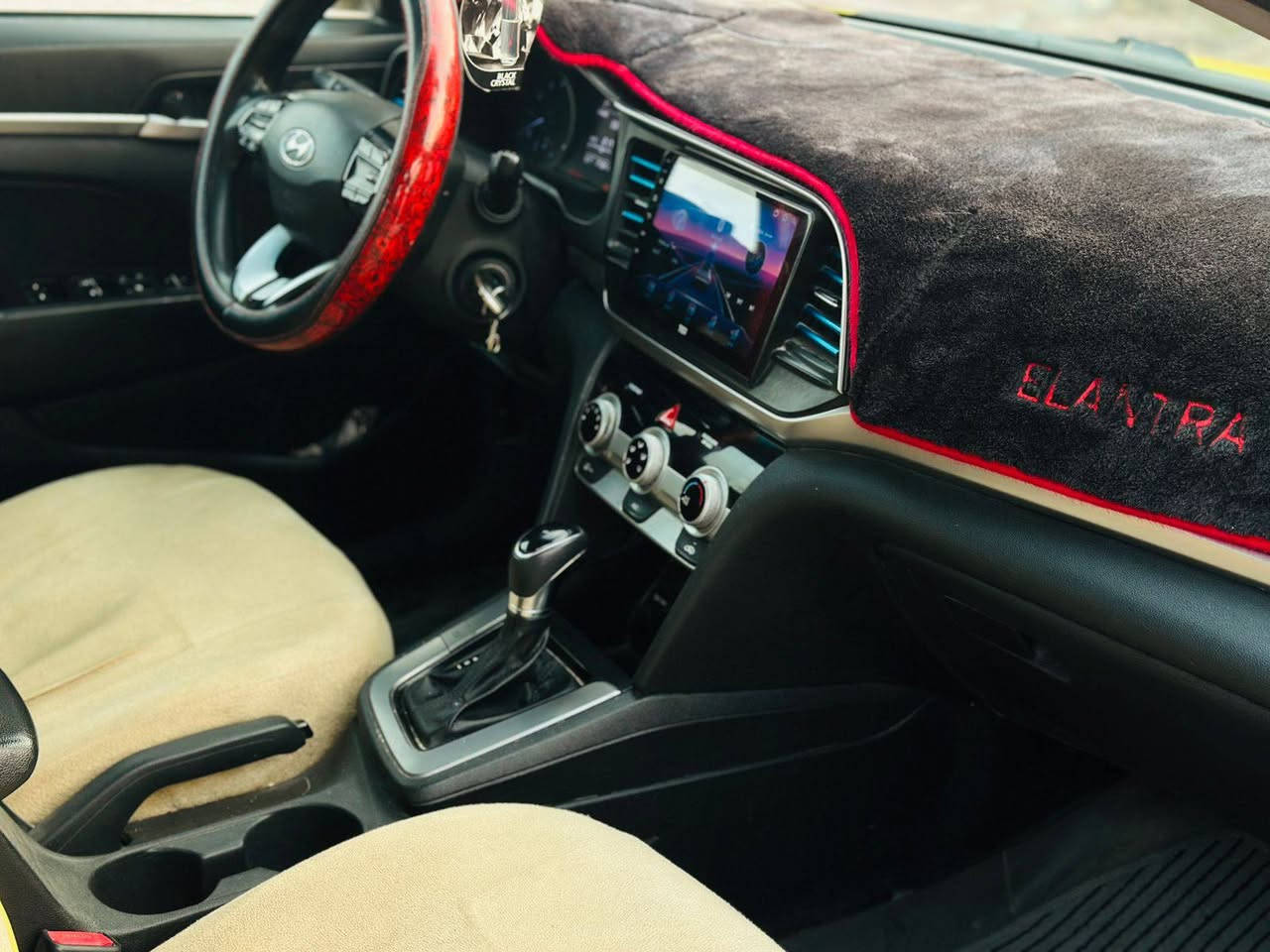 السلام عليكم النتره 2019 حادثه باب فقط بدون دواخل صور الحادث مرفقه بل المنشور  الاستفسار *********** موصفات شاشه كامره تحكم استير حاسات اماميه خلفيه ٣ انضمه قياده محرك 2000 دوش حداديه تخم تاير جديد محرك وكير مكفولات السعر 127 سنويه جديده بسمي  السياره كافله من اي ضربه داخليه بدون ايرباك  المكان كربلاء
