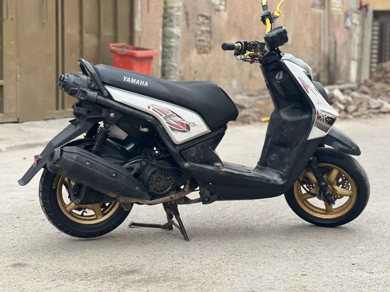 سلام عليكم 
سكنس جبلي دراجة كاملة محرك مكفول شلعة ومعدل ستيرن رياضي تاير خلفي جديد باتري جديد دراجة كاملة 
مكاني بغداد الحسينية مال راشدية السعر 800 وبيهة مجال 
***********واتساب
