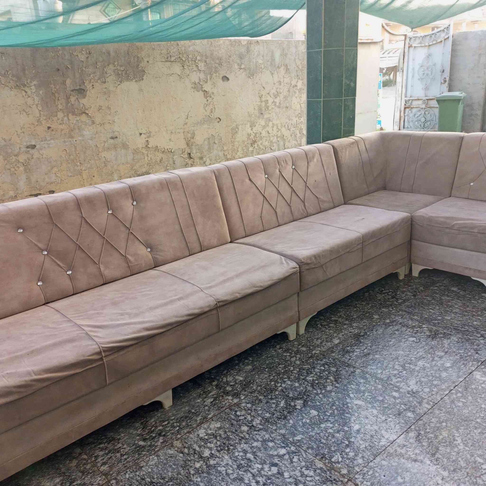 ديوان مستعمل ١٠ مقاعد السعر ٧٥ ألف بابل الحمزه الغربي حي الدولار قرب عماره دكتور ناجي أتصال ***********
