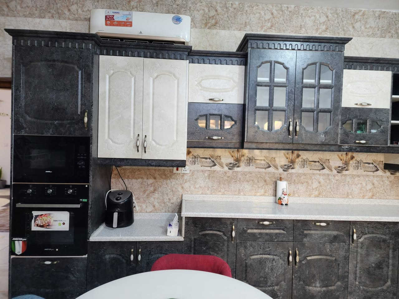 للبيع مطبخ تركي موديل كلاسك استعمال نظيف جدا ..الطول ٩ متر مقسم على ثلاثة اضلاع..كامل يحتوي على طباخ ومرشحة ومايكرو واوفن built-in
للاستفسار الاتصال على الرقم ***********
