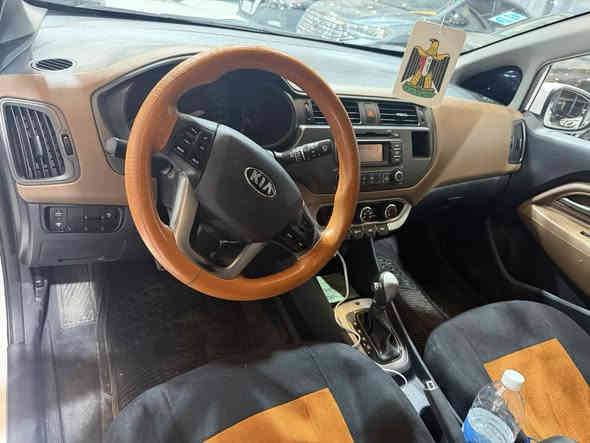 السلام عليكم 
كيا ريو
موديل 2014 
خليجي مكفوله بيها بارد مكان بسيط
السعر 105 بيها مجال 
*********** زيد الجبوري
