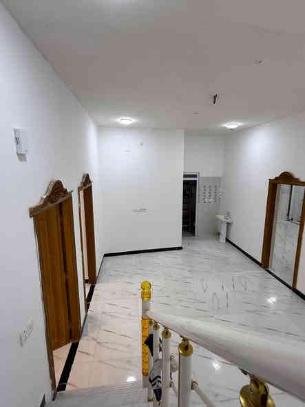 إسلام عليكم ورحمة الله وبركاته🌹
اللاستفسار ***********

دار سكن للبيع 
بناء حديث 2025 
فراغ وجاهز للسكن

المساحة 150م 
ركن على شاعرين
على شارع 12م تبليط
كافت لخدمات متوفره
ماي كهرباء مجاري 

نوع العقار طابو زراعي بأسم عراقي سند 25
يتكون لبيت
دوانيه
وصاله
وغرف 2
ومطبخ
وصحيات خارجي وداخلي

العنوان ابولخصيب طريق سيد حامد
قرب المدينه لاندلس السكنيه

سعر لبيت 90 مليون وبي مجال

اللاستفسار ***********
