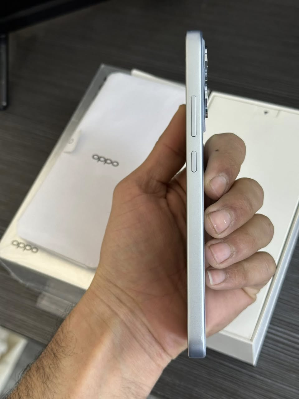 للبيع جهاز oppo Reno 14 F5g غير مستخدم فقط فتحة الكارتونة 

على وضع الشركة 

غراض على وضع الشركة 

 12GB -512GB ذاكرة 

تصوير تحت الماء 10 امتار غني عن التعريف 

سعر الجديد 520 الف 

سعر البيع 425 الف

*********** واتساب
