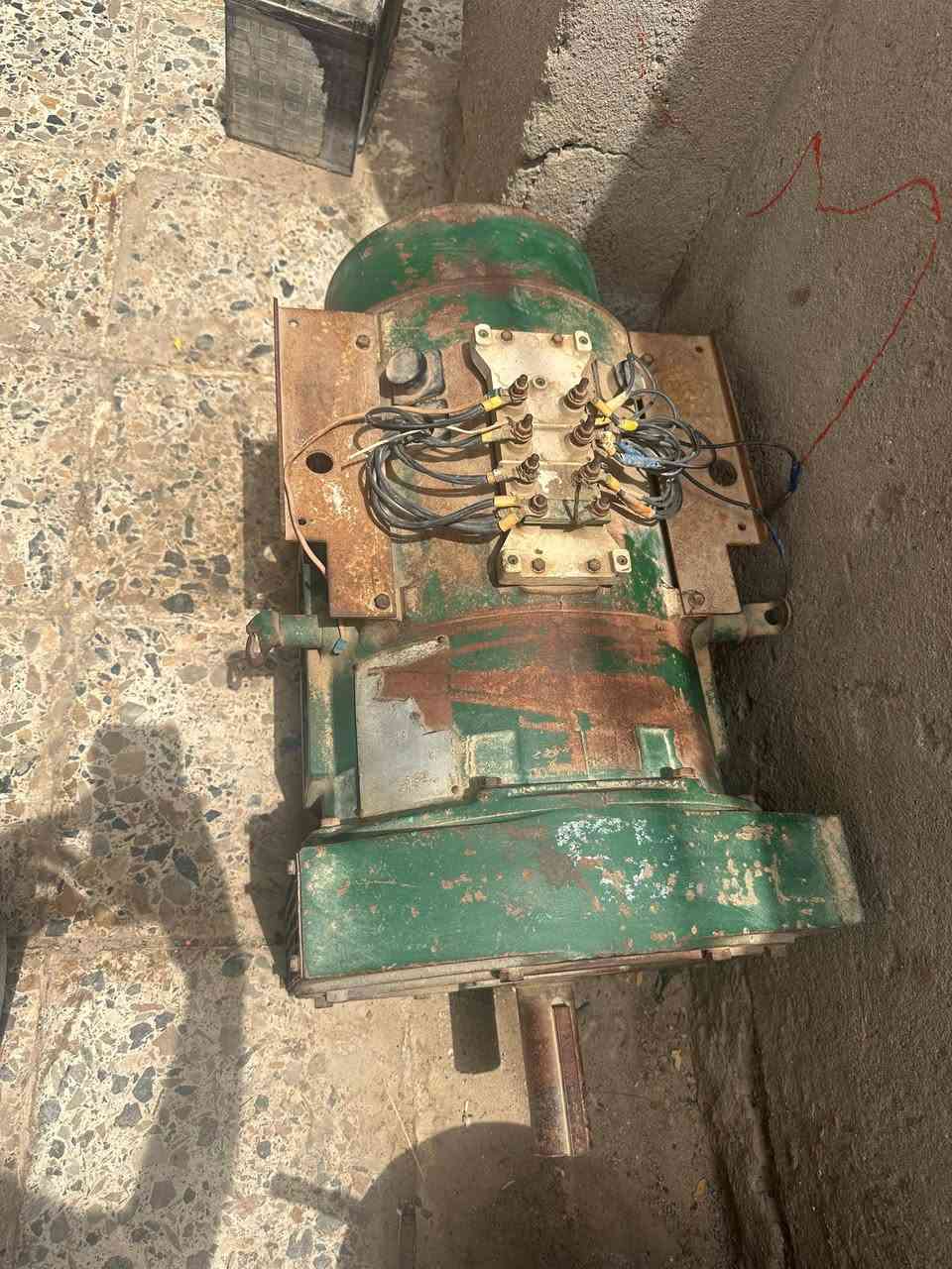 السلام عليكم
توليد عدد 2
لواحد 40kv لون اخضر دبل بوربرن كزايتر
وثاني 50kv لون ازرق هم دبل بوربرن فحمات 
مكفولات ع شغل ونظيفات 
الاستفسار والاتصال 
***********
***********
