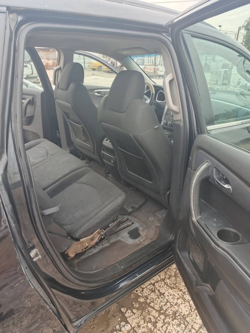 سيارة ترافيرس ٢٠٠٩ خليجي رقم اربيل بيهه ثلاثة قطع صبغ والباقي مكفول بدون حادث قوي سيارة كير محرك حداديه كهرباىيات شغاله سبعه راكب السعر ٧٠ وبيه مجال او مراوس اتصال ***********
