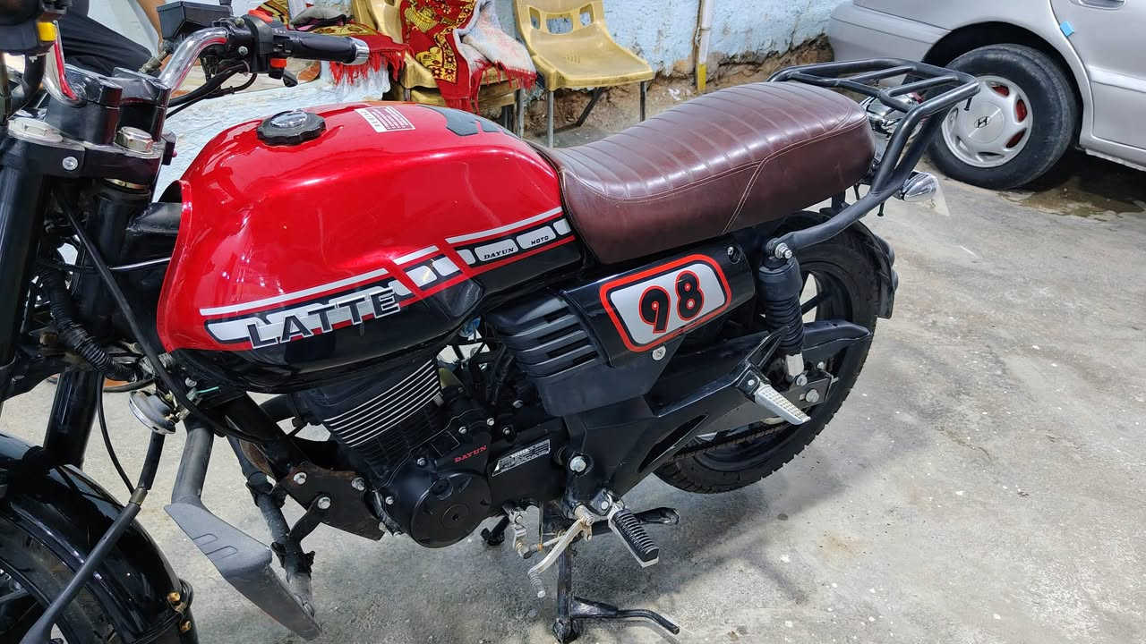 سلام عليكم تايون لايتي موديل 25 مو مرقم بعد زيرو ماشي 9الاف محرك 200 cc شغل وطلع محافضات الماطور بعده لوك 3 تبديلات دهن فقط معروف التايون لايتي السعر 1500 مليون وخمسميه العنوان الانبار قضاء هيت رقم تلفون ***********
