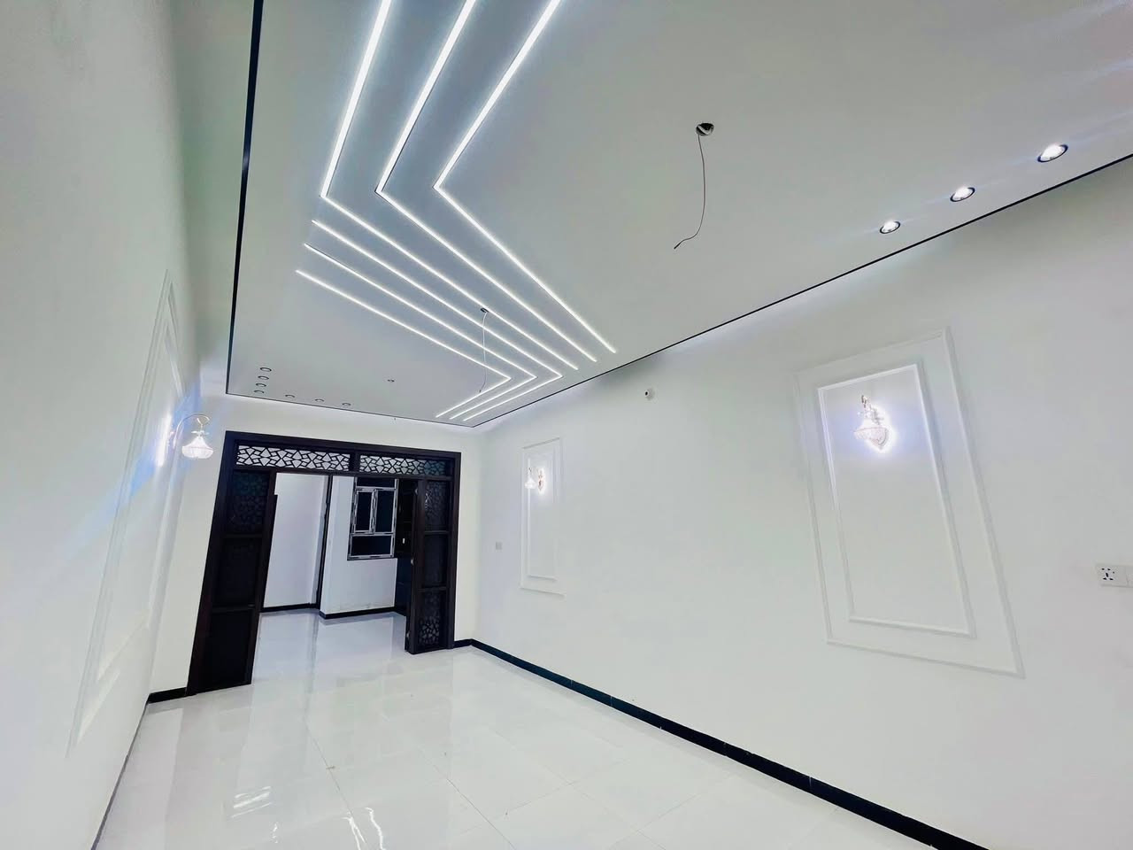 150متر للبيع شغل هندسي
طابو زراعي سند 25 اقرار محكمه مشمول بلتطويب 

مقابل ملحق قريه الغدير عمود 330

 البيت  جاهز للسكن يحتوي على ☑

غرفتين  و صاله و مطبخ و استقبال

حمامات خارجيه وداخليه

***********
