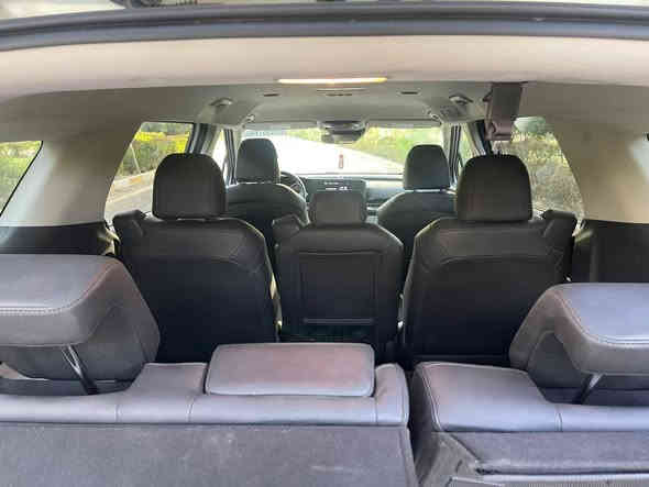 العروسه الجميله خفيفه الضل ساحره الشباب و الشياب عائلي و جميل فخامه الكوري الابداع هنا وينتهي 
و سعر بلاششششش 283 و قابل للتفاوض 
الضرر فقط باب تبديل 
كيا  كرنفال فل اوبشن بدون فتحه موديل 2023 
6 سلندر
باقي التفاصيل الاتصال ع الرقم 
***********
