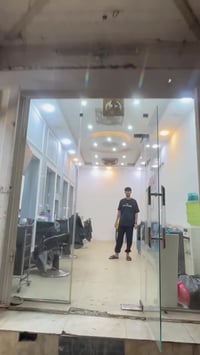 المحل بحاجه إلى عمال حلاقا للتواصل07887848941