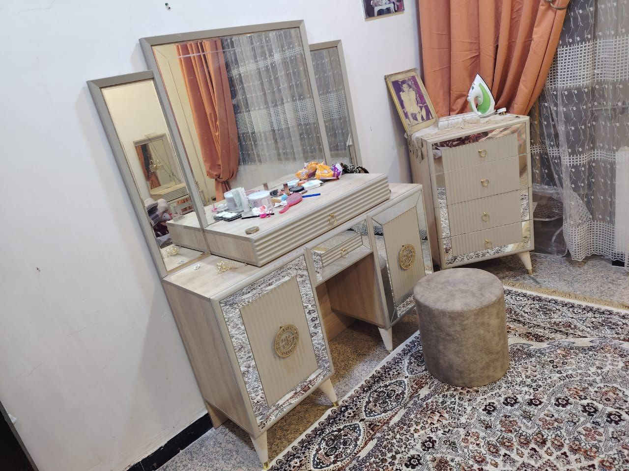 اعلان بيت ايجار جديد 📢
بيت مساحة ١٠٠ متر مؤثث بالكامل ✅

📍موقع البيت / منطقة التاجيات
مكان مميز جداً 

تفاصيل اكثر 
••••••••••••

يحتوي على 3 غرف نوم 
طابق ارضي مؤثث غرفة نوم واستقبال ومطبخ كبير نظام الصالة مفتوح على الاستقبال ..

والطابق الثاني غرفتين نوم مع الخدمات 

سعر ايجاره 💰 / مليون دينار فقط 💰

للتواصل والاستفسار تواصلوا معي على الرقم ***********
